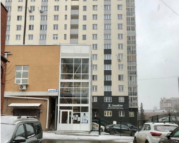 Офис, купить Екатеринбург, ул.Юмашева, 12, Предлагаем к продаже офис 56,7 кв.м. на 2 этаже двухэтажного здания, на 1 этаже паркинг. Панорамные окна, потолки 4,2 м. Можно зонировать пространство. В офисном здании только холодная вода. Цена ИП Дмитриев А.С.