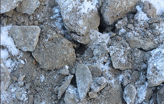 Скальный грунт с доставкой. В состав грунта входят горные породы – гранит, мрамор, кварц. Размер камней может достигать 20 см. Мин. заказ 1м.куб. Цена до  450 руб за м.куб, от ИП Шайбле