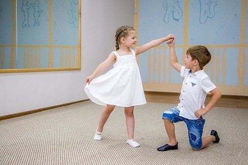 Бальные танцы в частном детском саду Согласие - 1 раз в неделю НОУ СОШ Согласие