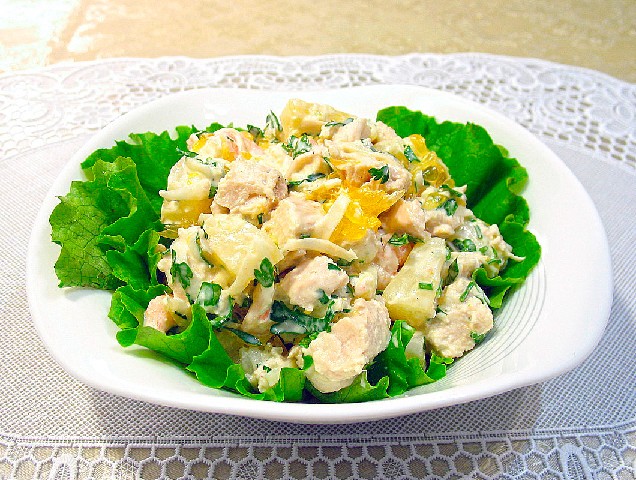 Салат Европейский (Курица копченая, шампиньоны, ананас, яйцо, зелень, сметана). Порция 150гр. Меню в кафе У Али