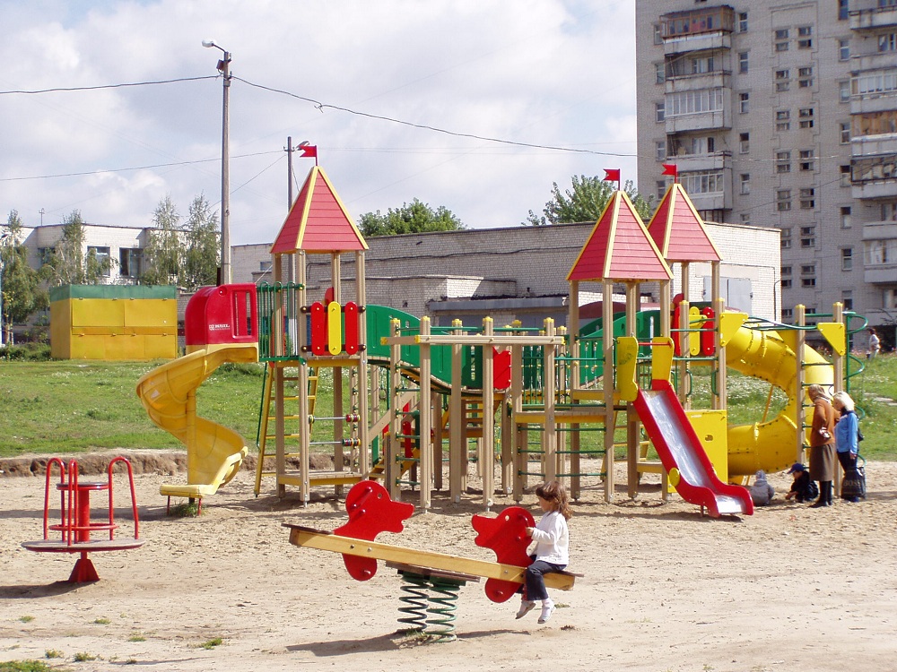 Двор с детской площадкой.jpg
