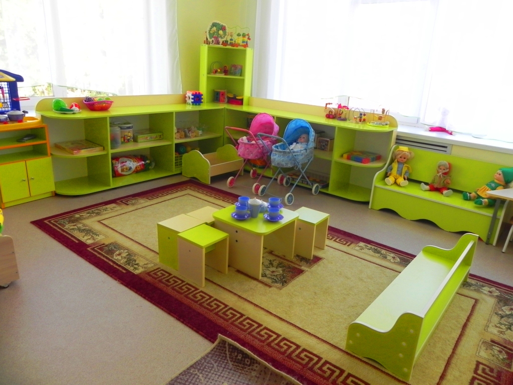 Мебель в ясли. Мебель для детского сада. Детская мебель для детского сада. Мебель для группы детского сада. Мебель для яслей в детский сад.