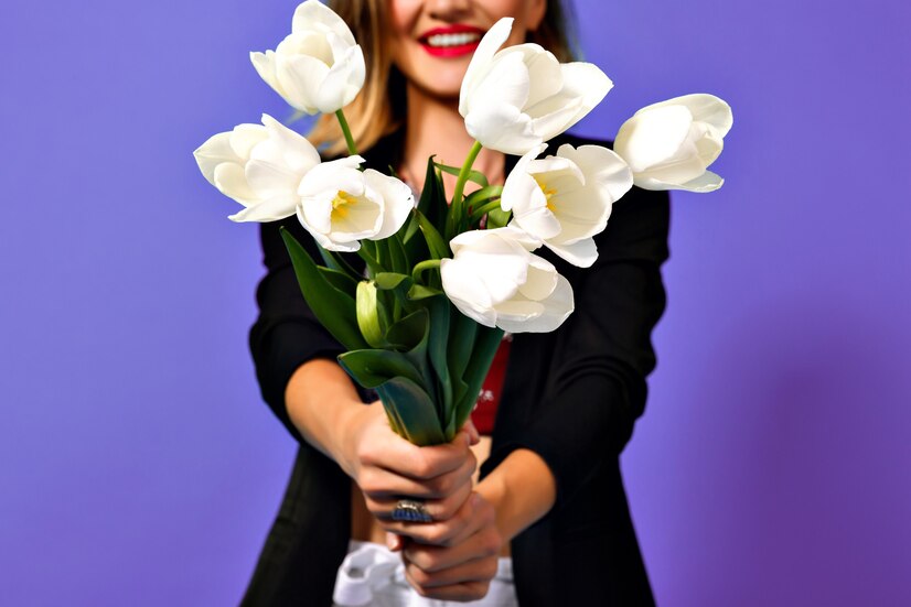 image-bouquet-white-tulips-hands-young-fashionable-woman-black-jacket-isolated-purple-background_291049-2375.jpg